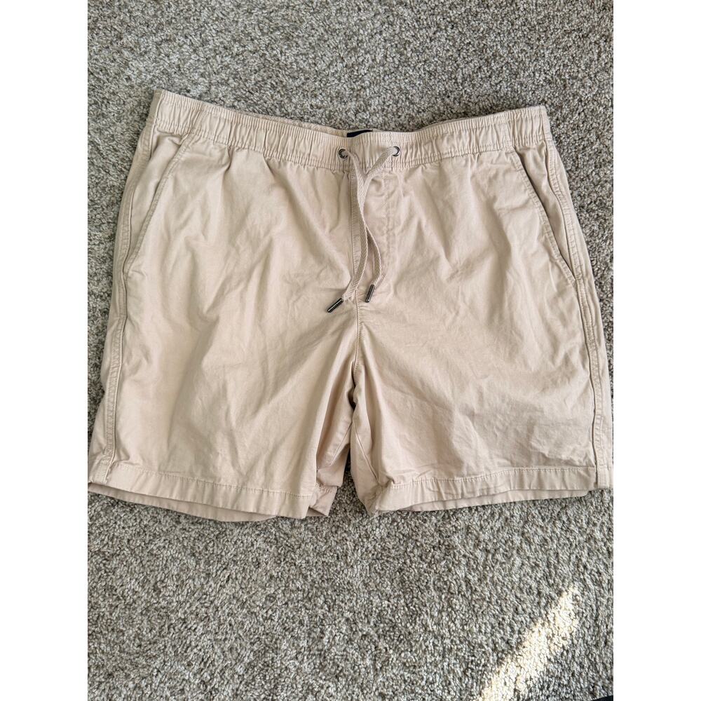 Gap Men's chino Shorts beige euc XL
